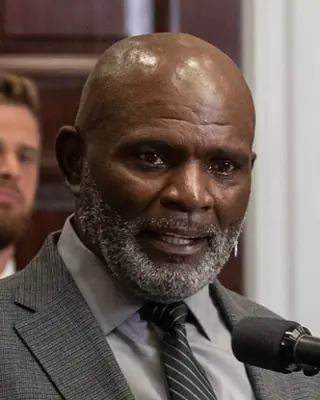 Photo of Lawrence Taylor