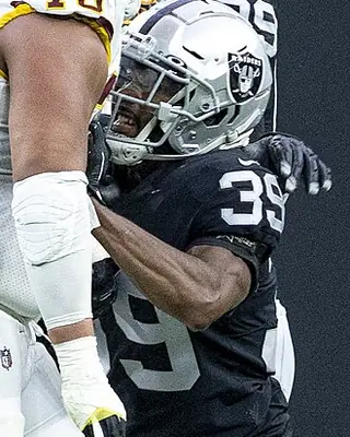 Photo of Nate Hobbs