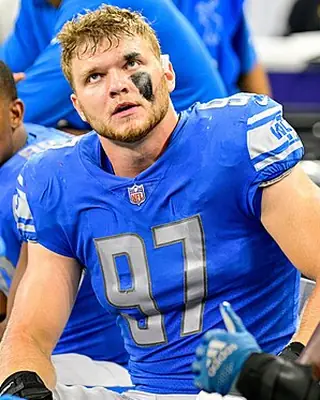Photo of Aidan Hutchinson
