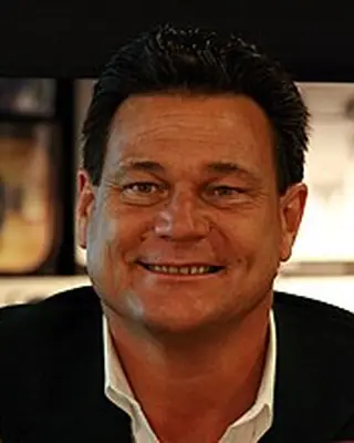 Photo of Dan Hampton