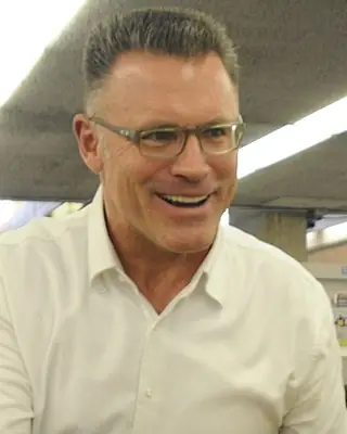 Photo of Howie Long